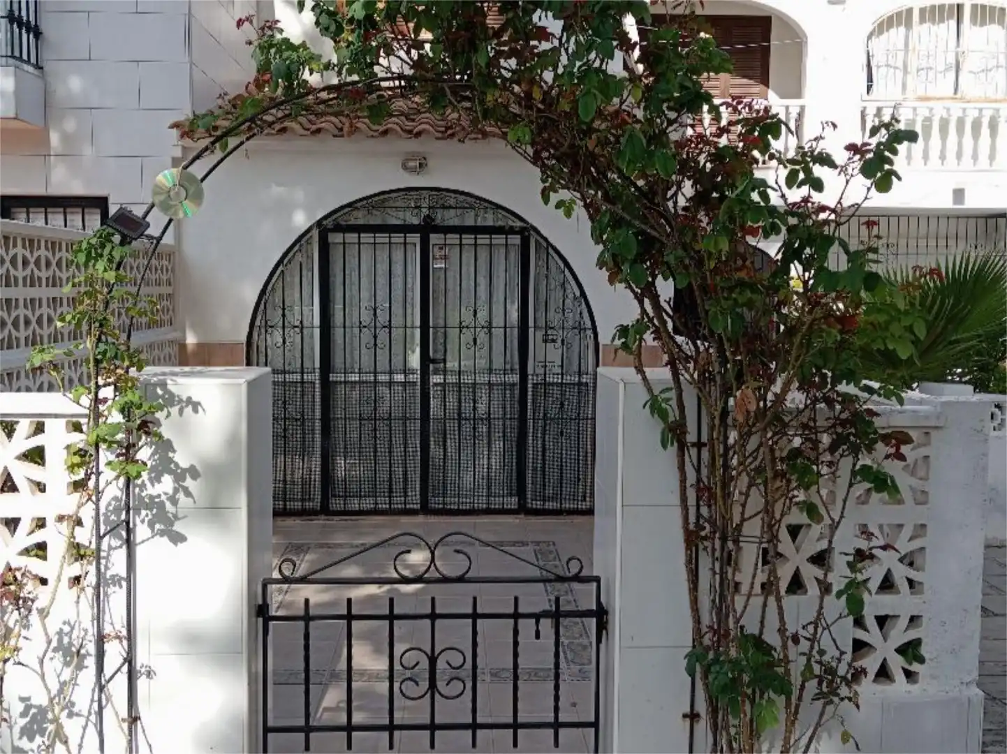 Dúplex en venta en Urbanización Calas Blancas, 1, Nueva Torrevieja Dúplex en venta en Torrevieja con Terraza, Piscina y Amueblado