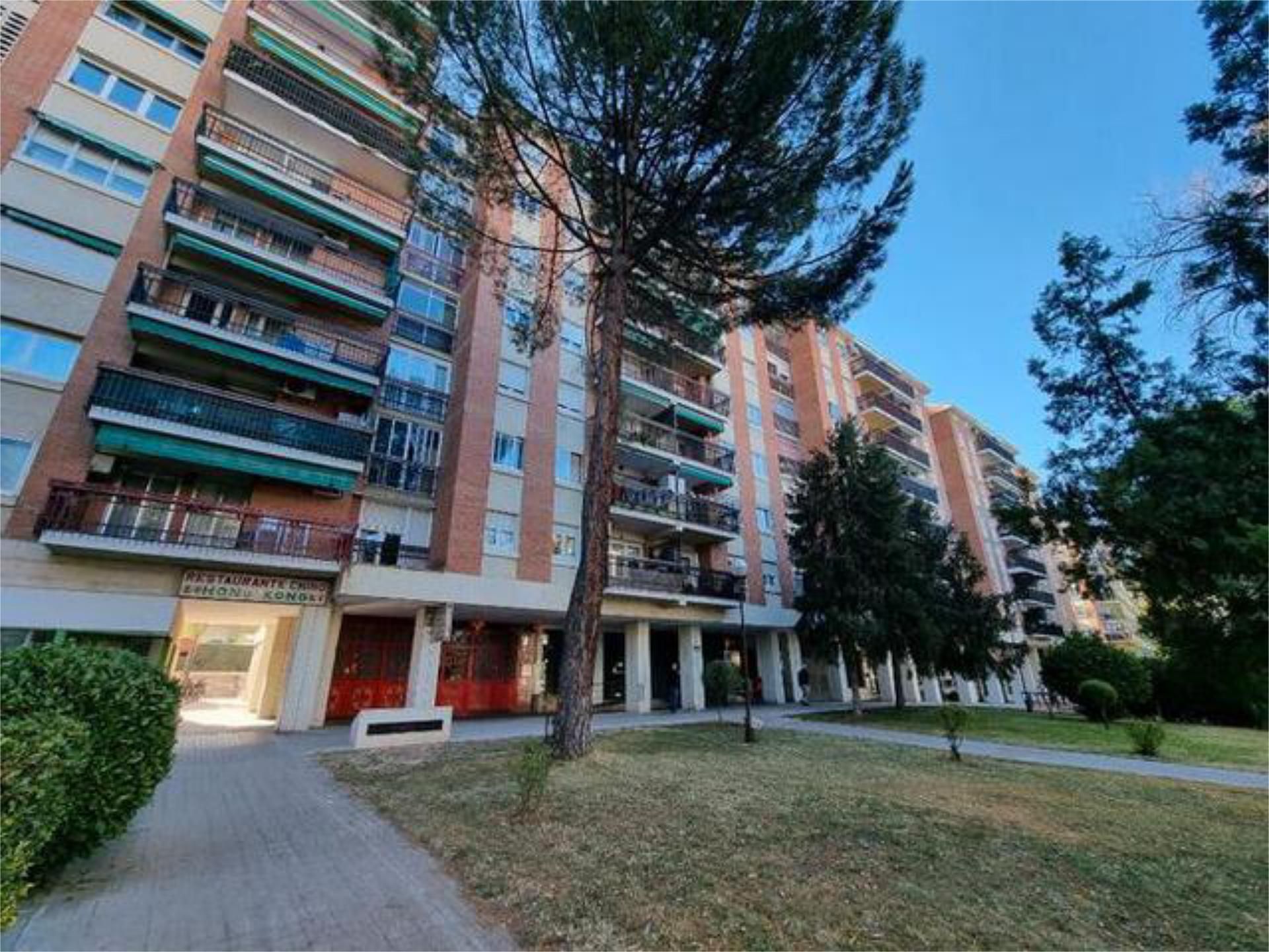 Vista exterior de Pis en venda en Guadalajara Capital amb Calefacció, Terrassa i Traster