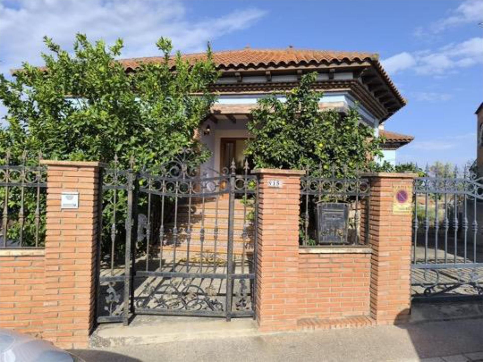 Vista exterior de Casa o xalet en venda en Torrecillas de la Tiesa amb Calefacció, Jardí privat i Terrassa