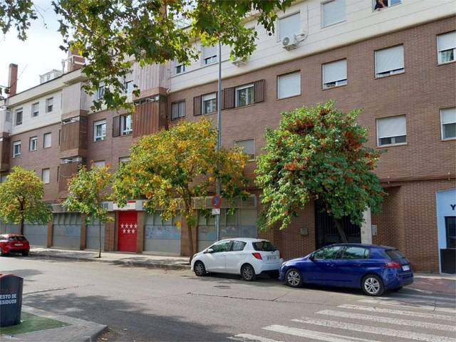 Local comercial en Alquiler en Calle del Rio, 16 en Fresnos I y II