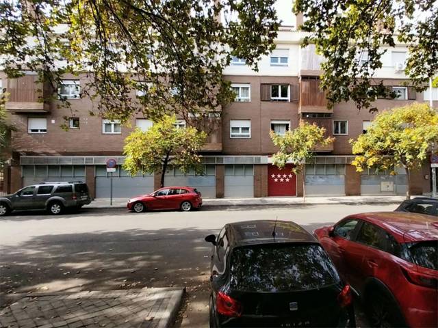 Local comercial en Alquiler en Calle del Rio, 16 en Fresnos I y II