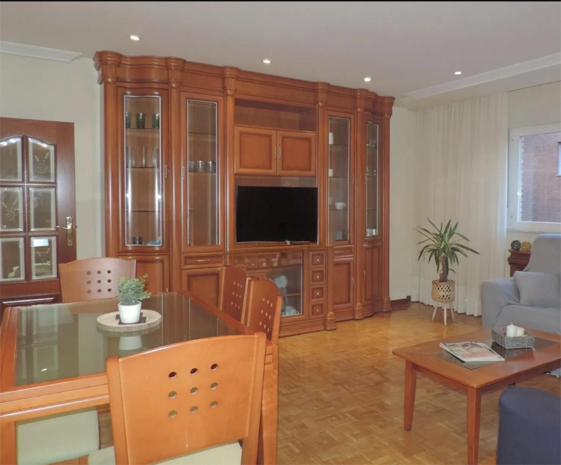 Flat for sale in Calle las Cañas, 3, Garrido Norte Living room of Flat for sale in Salamanca Capital  with Heating, Parquet flooring and Furnished