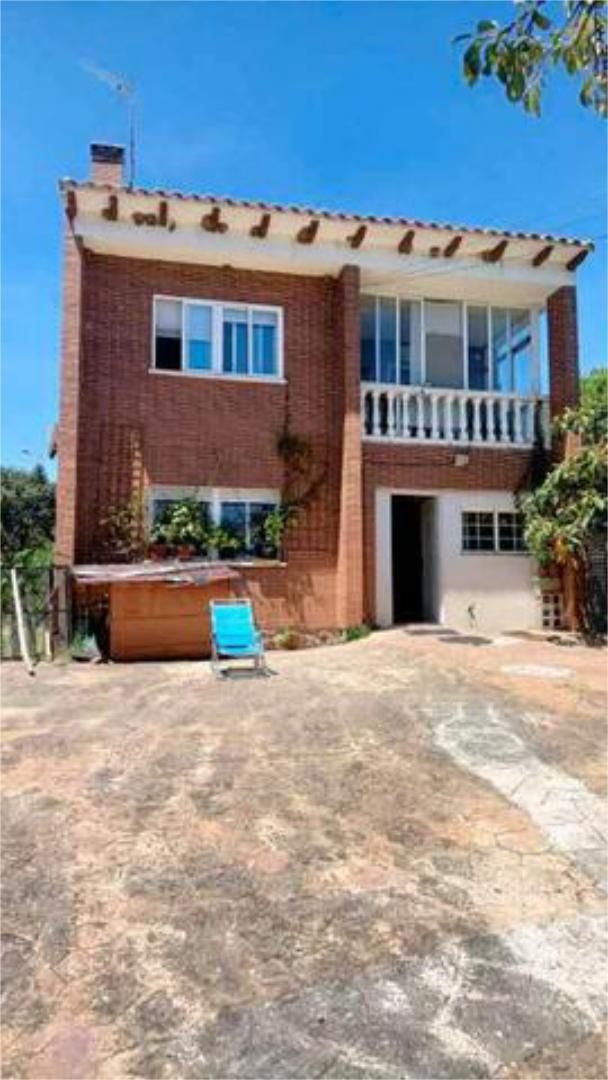 Vista exterior de Casa adosada en venda en Pedrezuela amb Calefacció, Jardí privat i Terrassa