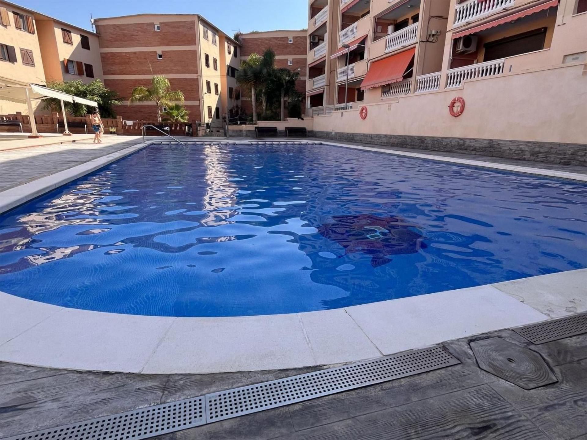 Swimming pool of Apartment to rent in Salou  with Air Conditioner, Heating and Private garden