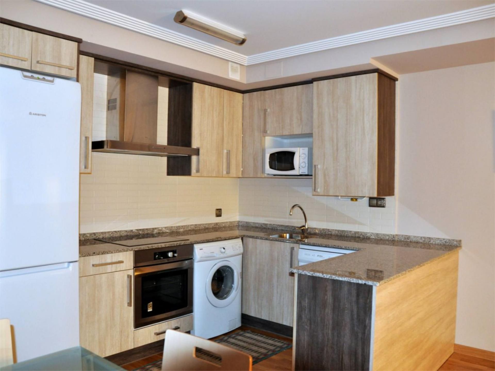 Cuina de Apartament de lloguer en Barbastro amb Terrassa i Balcó