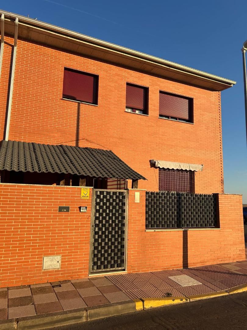 Single-family semi-detached for sale in Calle las Carboneras, 23, Fernán Caballero Exterior view of Single-family semi-detached for sale in Fernán Caballero with Air Conditioner, Heating and Private garden