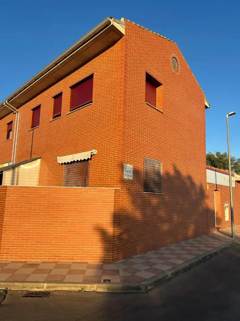 Casa adosada en venta en Calle las Carboneras, 23, Fernán Caballero Vista exterior de Casa adosada en venta en Fernán Caballero con Aire acondicionado, Calefacción y Jardín privado