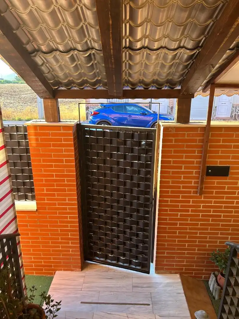 Casa adosada en venta en Calle las Carboneras, 23, Fernán Caballero Parking de Casa adosada en venta en Fernán Caballero con Aire acondicionado, Calefacción y Jardín privado