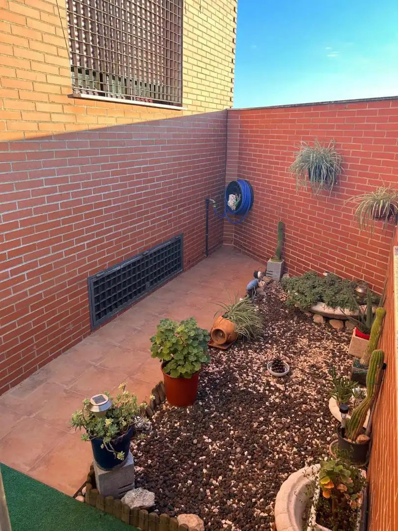 Casa adosada en venta en Calle las Carboneras, 23, Fernán Caballero Jardín de Casa adosada en venta en Fernán Caballero con Aire acondicionado, Calefacción y Jardín privado