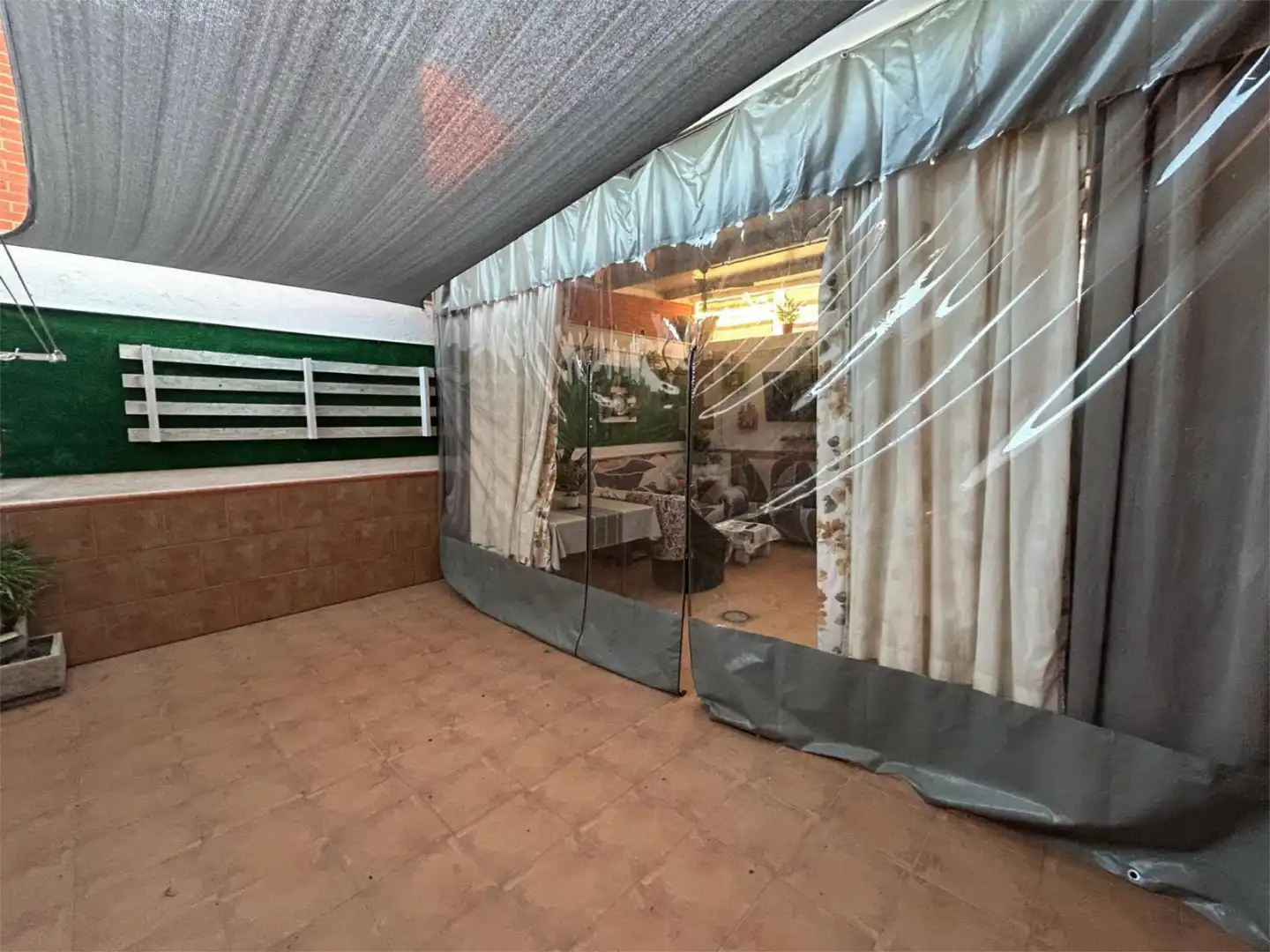 Casa adosada en venta en Calle las Carboneras, 23, Fernán Caballero Terraza de Casa adosada en venta en Fernán Caballero con Aire acondicionado, Calefacción y Jardín privado