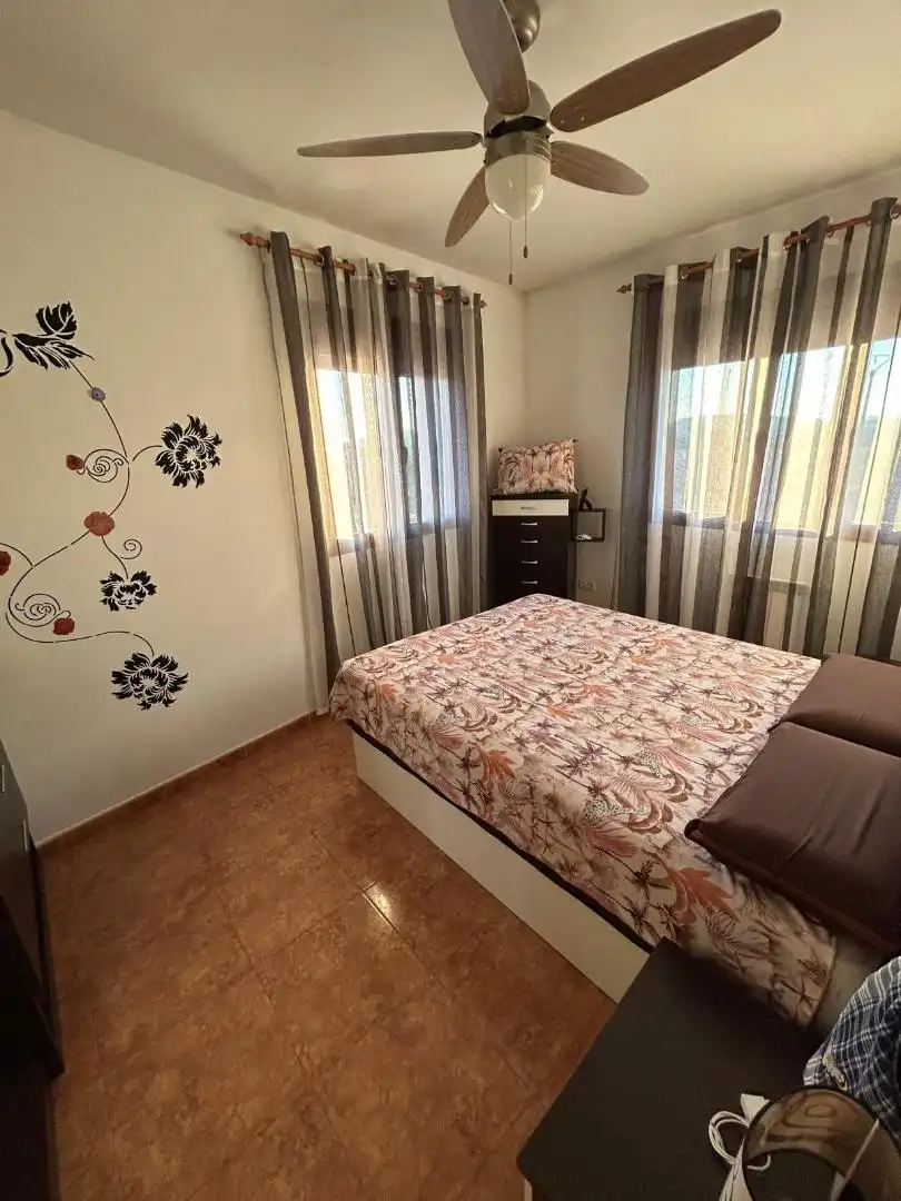 Casa adosada en venta en Calle las Carboneras, 23, Fernán Caballero Habitación de Casa adosada en venta en Fernán Caballero con Aire acondicionado, Calefacción y Jardín privado