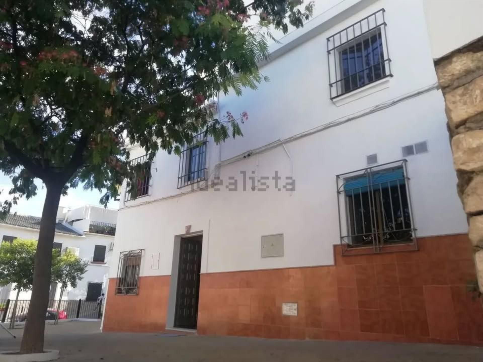 Vista exterior de Casa adosada de lloguer en Baena amb Terrassa, Traster i Moblat