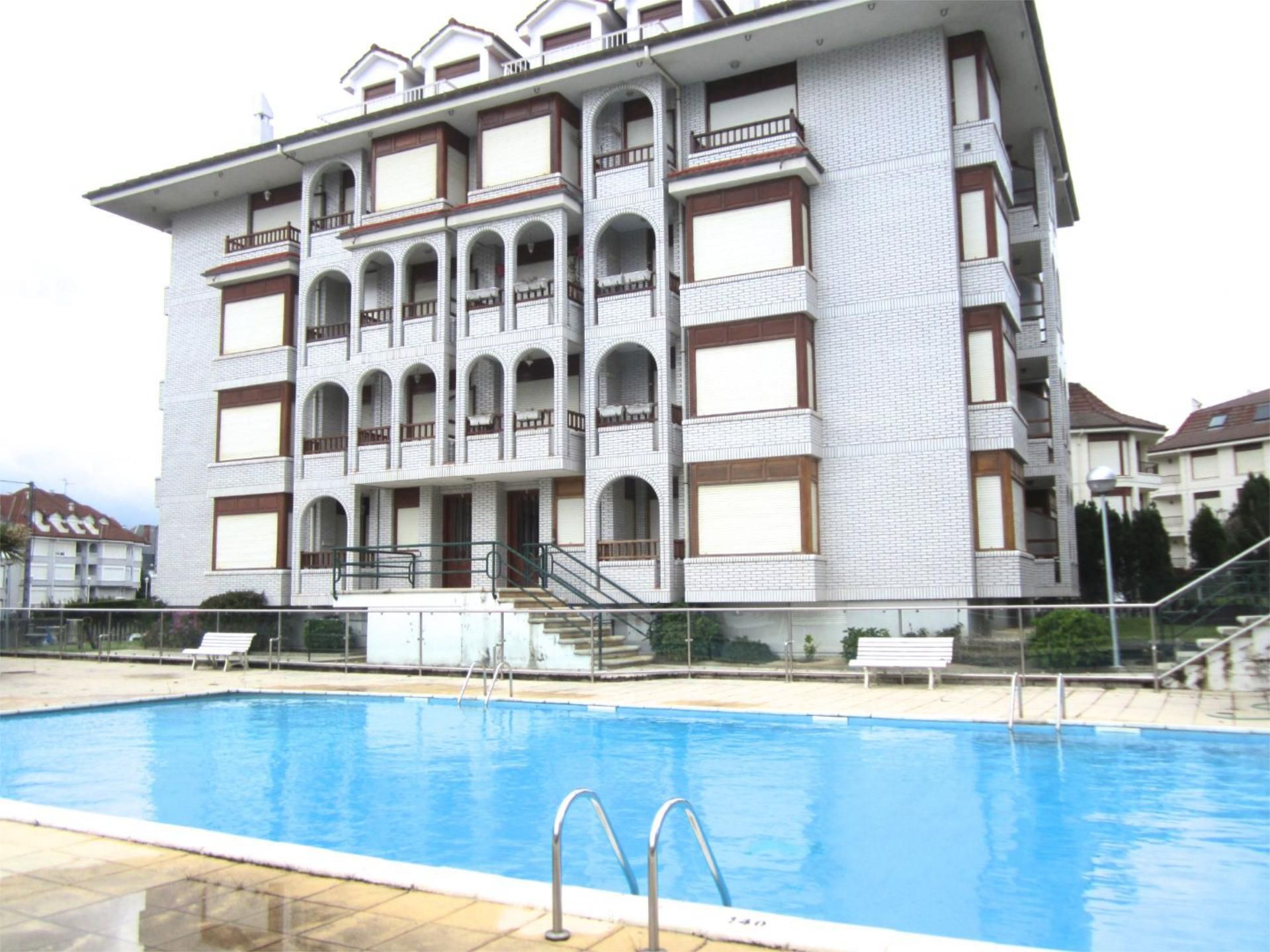 Piscina de Apartament de lloguer en Noja amb Terrassa, Piscina i Balcó