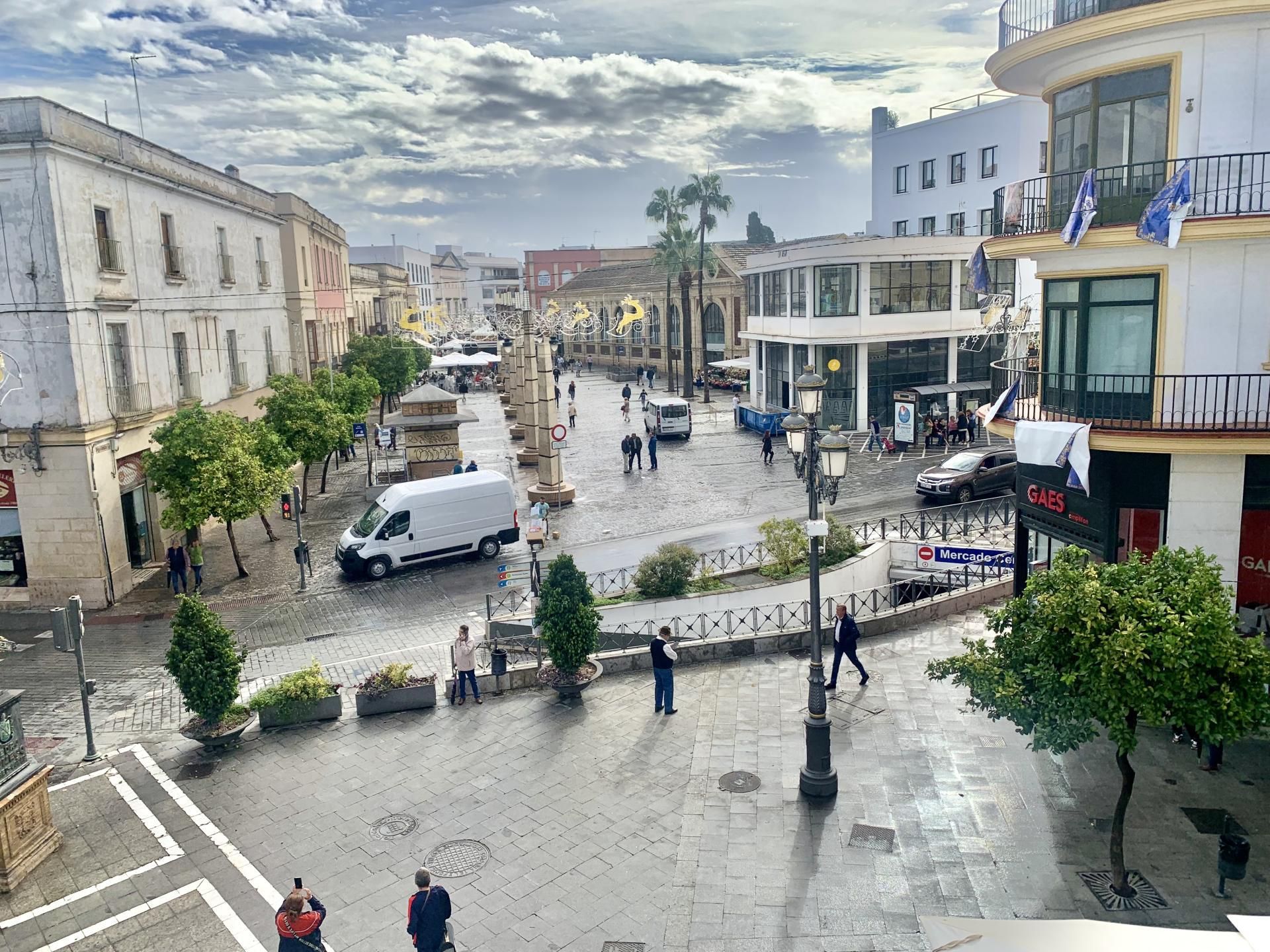 Vista exterior de Pis de lloguer en Jerez de la Frontera amb Aire condicionat, Parquet i Moblat