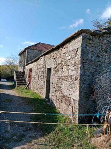 Casa-chalet en Venta en Dozón