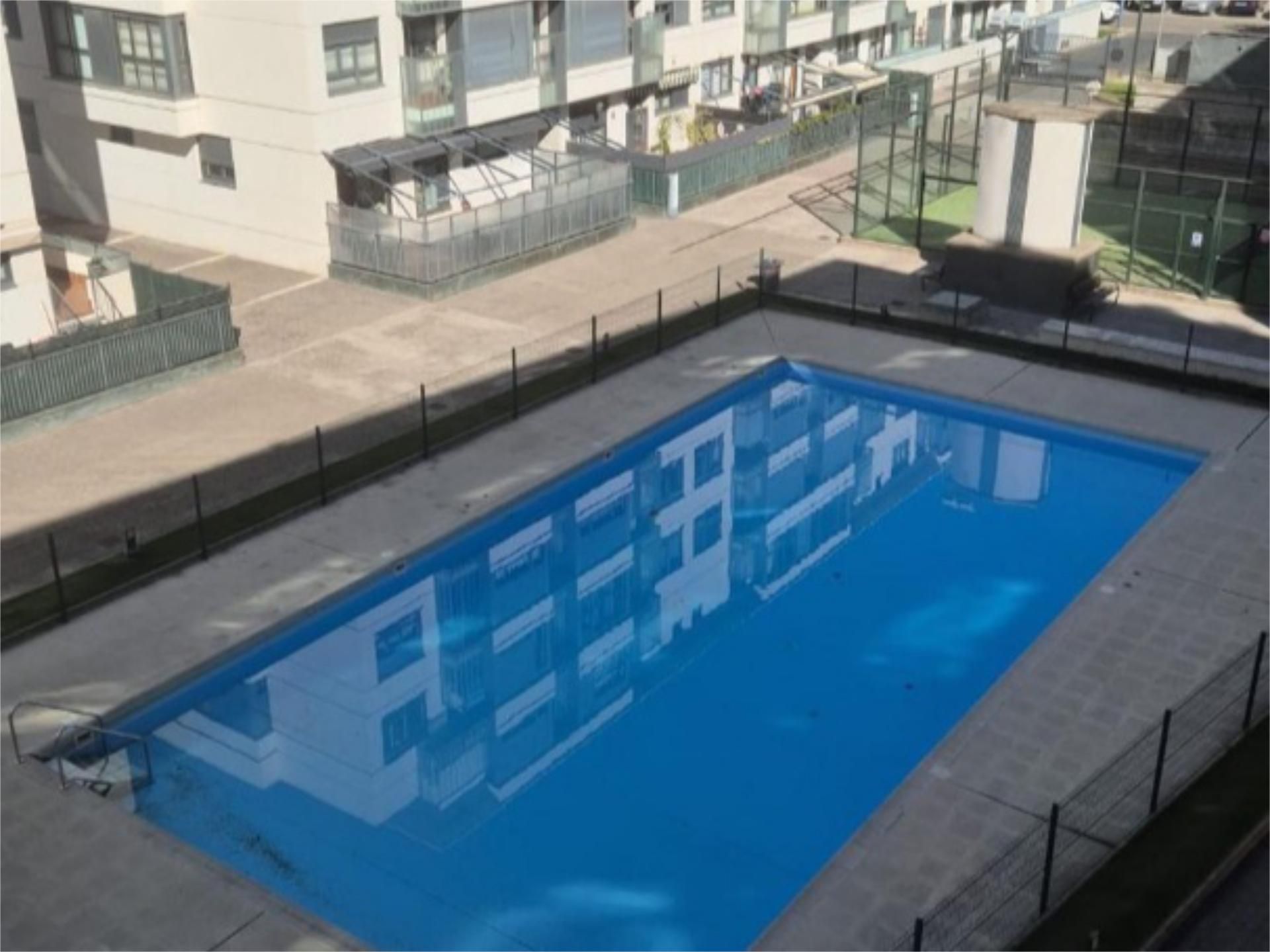 Piscina de Pis de lloguer en Burgos Capital amb Calefacció, Jardí privat i Parquet