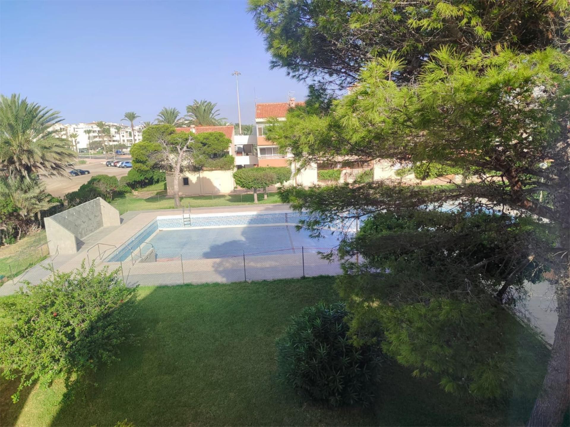 Piscina de Apartament de lloguer en Roquetas de Mar amb Aire condicionat i Piscina