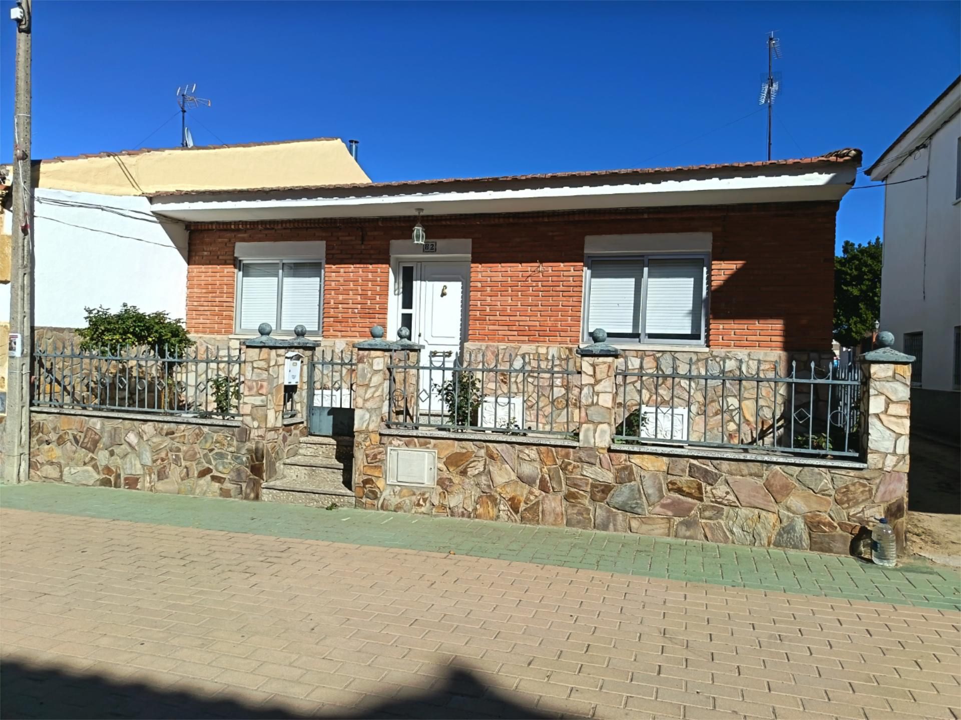 Casa o chalet en venta en Calle Zamora, 82, Morales del Vino Vista exterior de Casa o chalet en venta en Morales del Vino con Calefacción, Jardín privado y Terraza