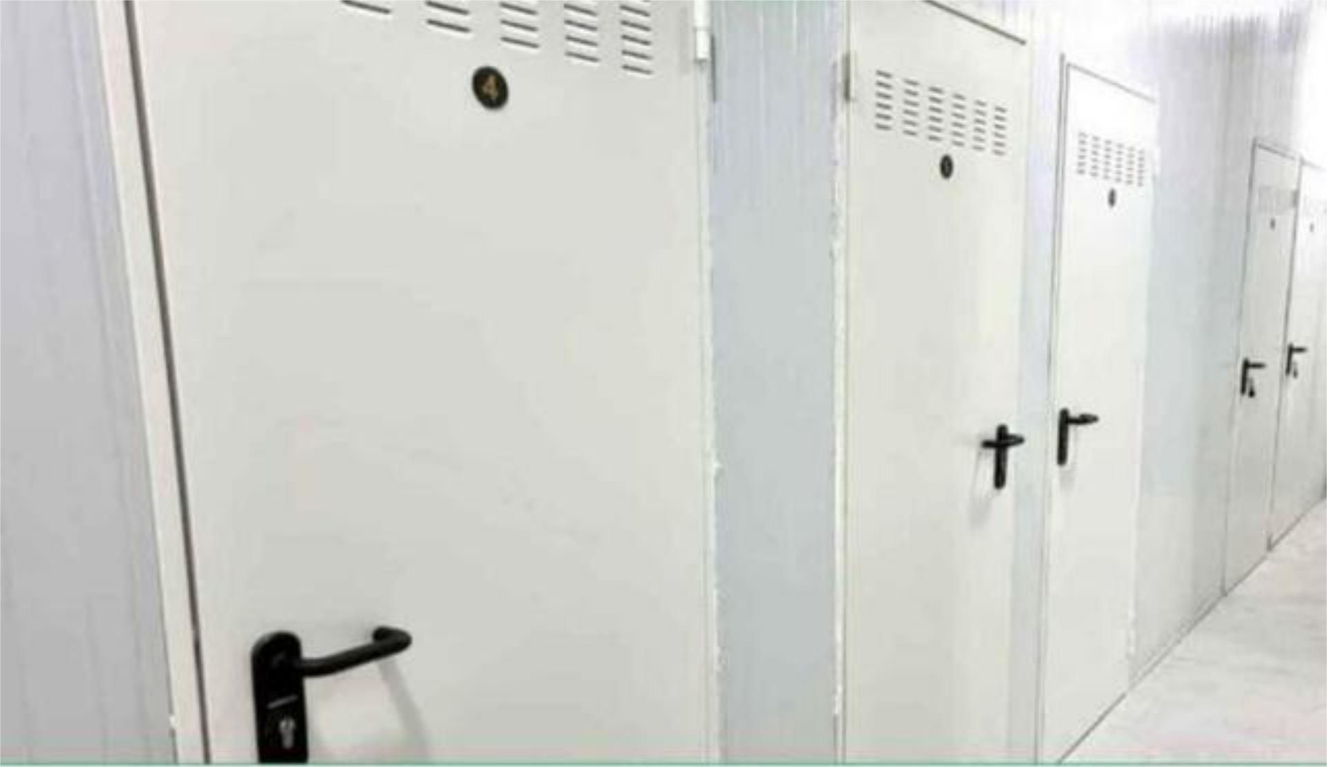 Bathroom of Box room to rent in Chozas de Canales