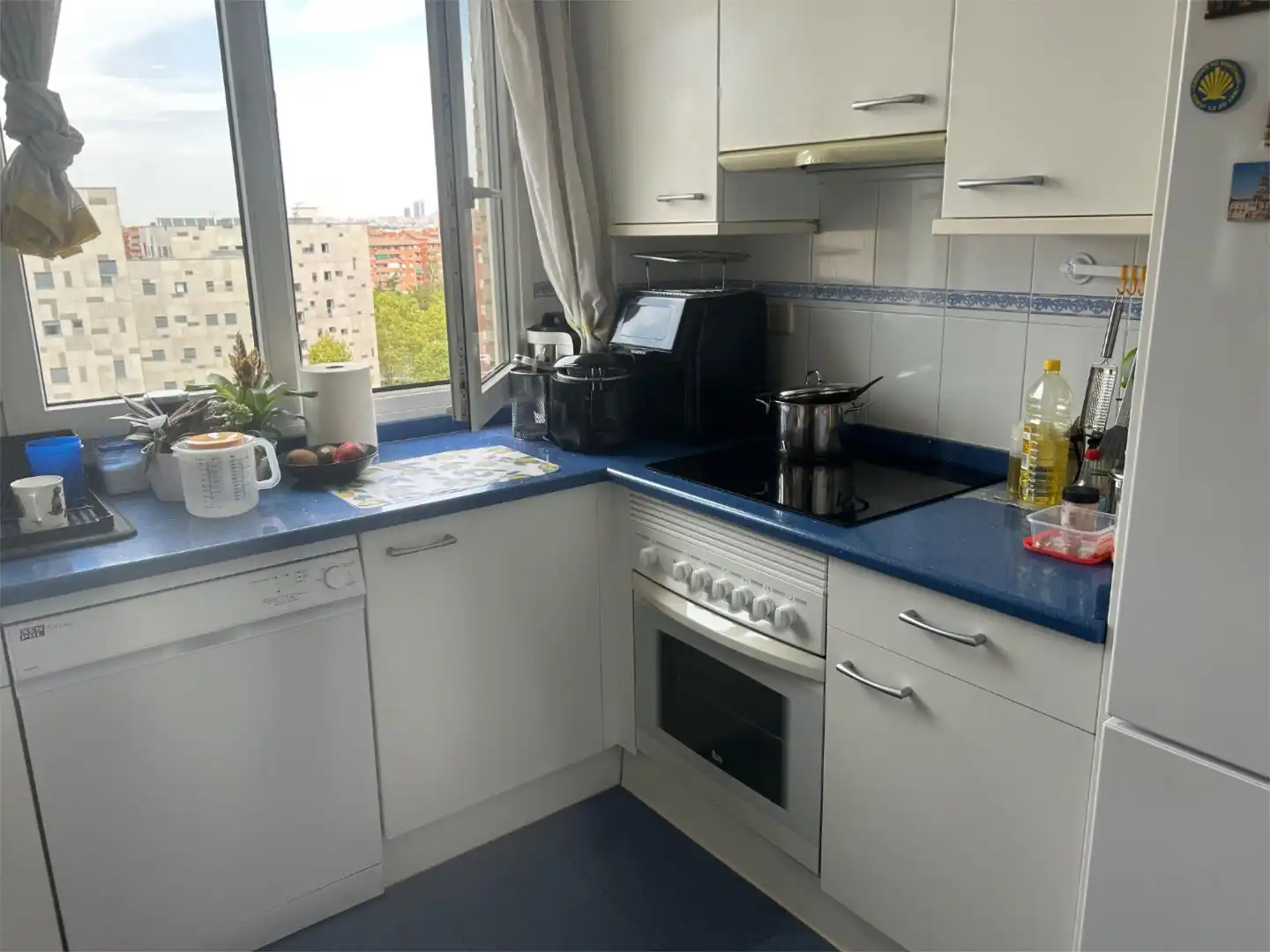 Kitchen of Flat for share in Madrid  with Air Conditioner, Heating and Private garden