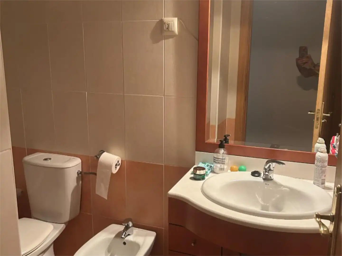 Bathroom of Flat for share in Madrid  with Air Conditioner, Heating and Private garden