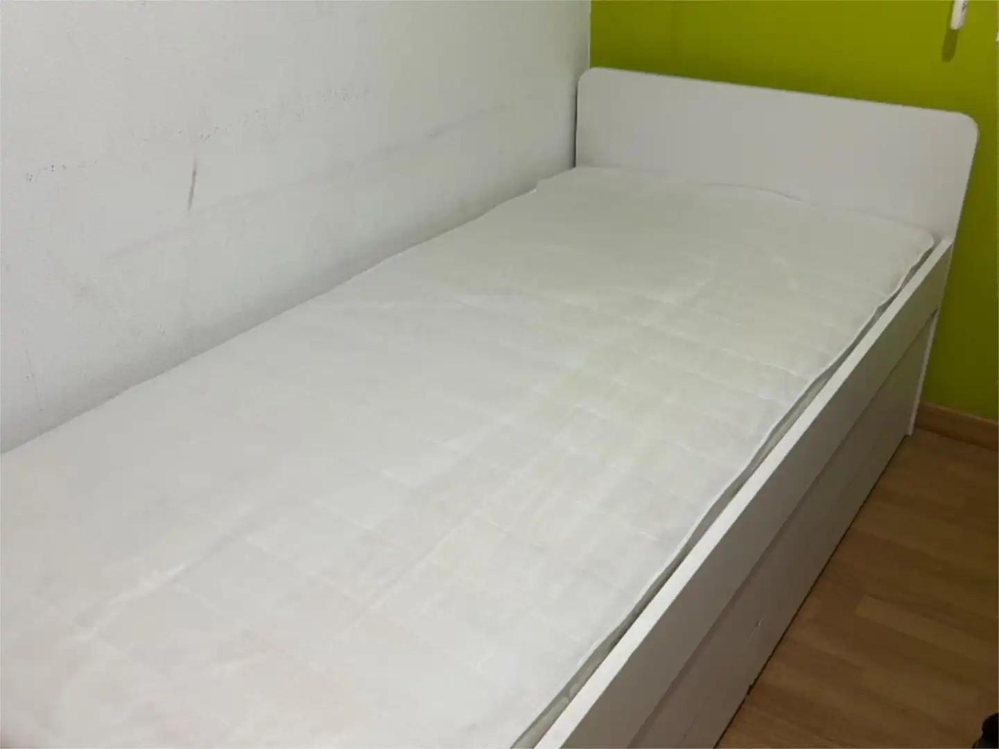 Bedroom of Flat for share in Madrid  with Air Conditioner, Heating and Private garden