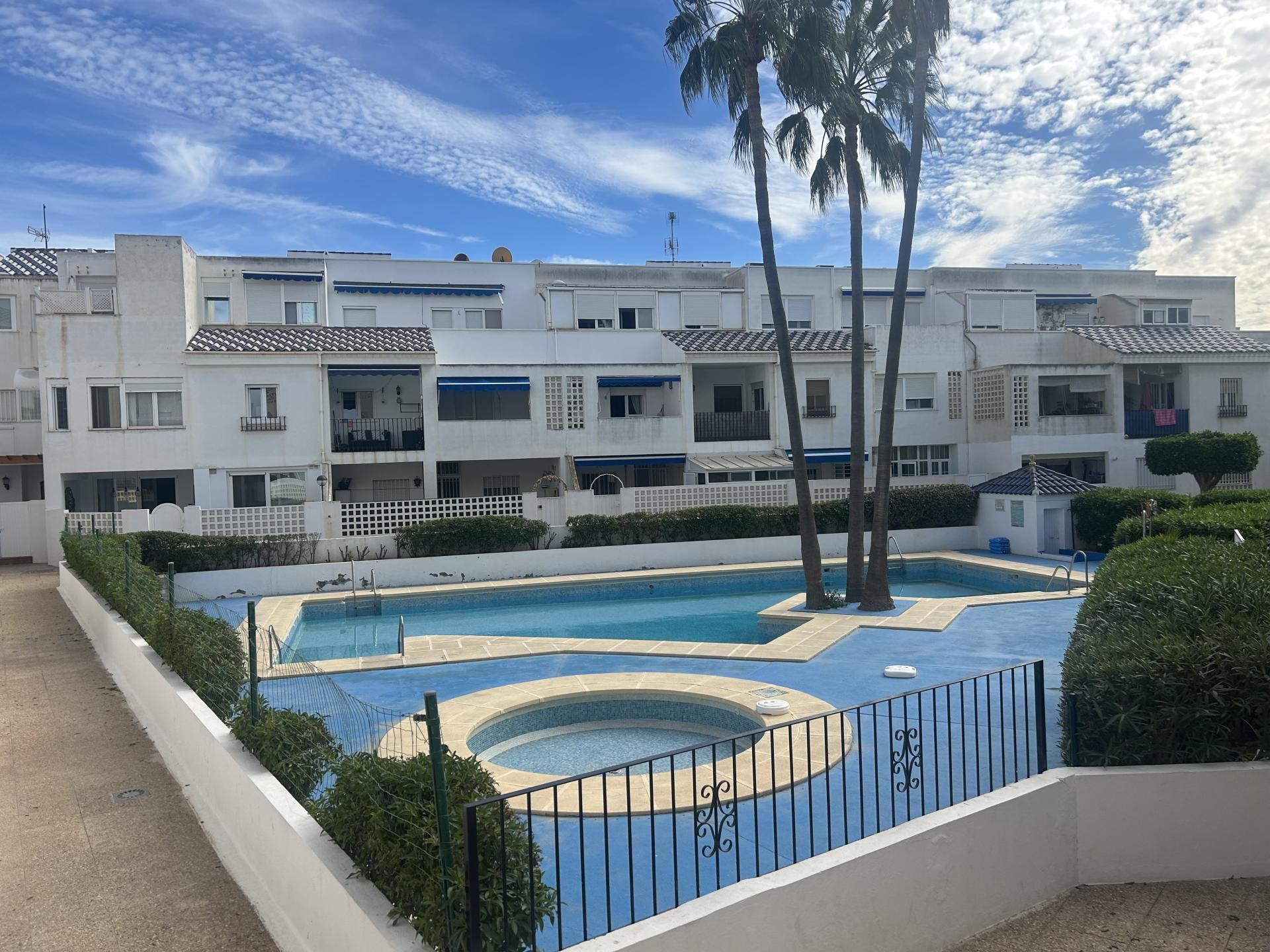 Vista exterior de Planta baixa en venda en  Almería Capital amb Aire condicionat, Calefacció i Terrassa