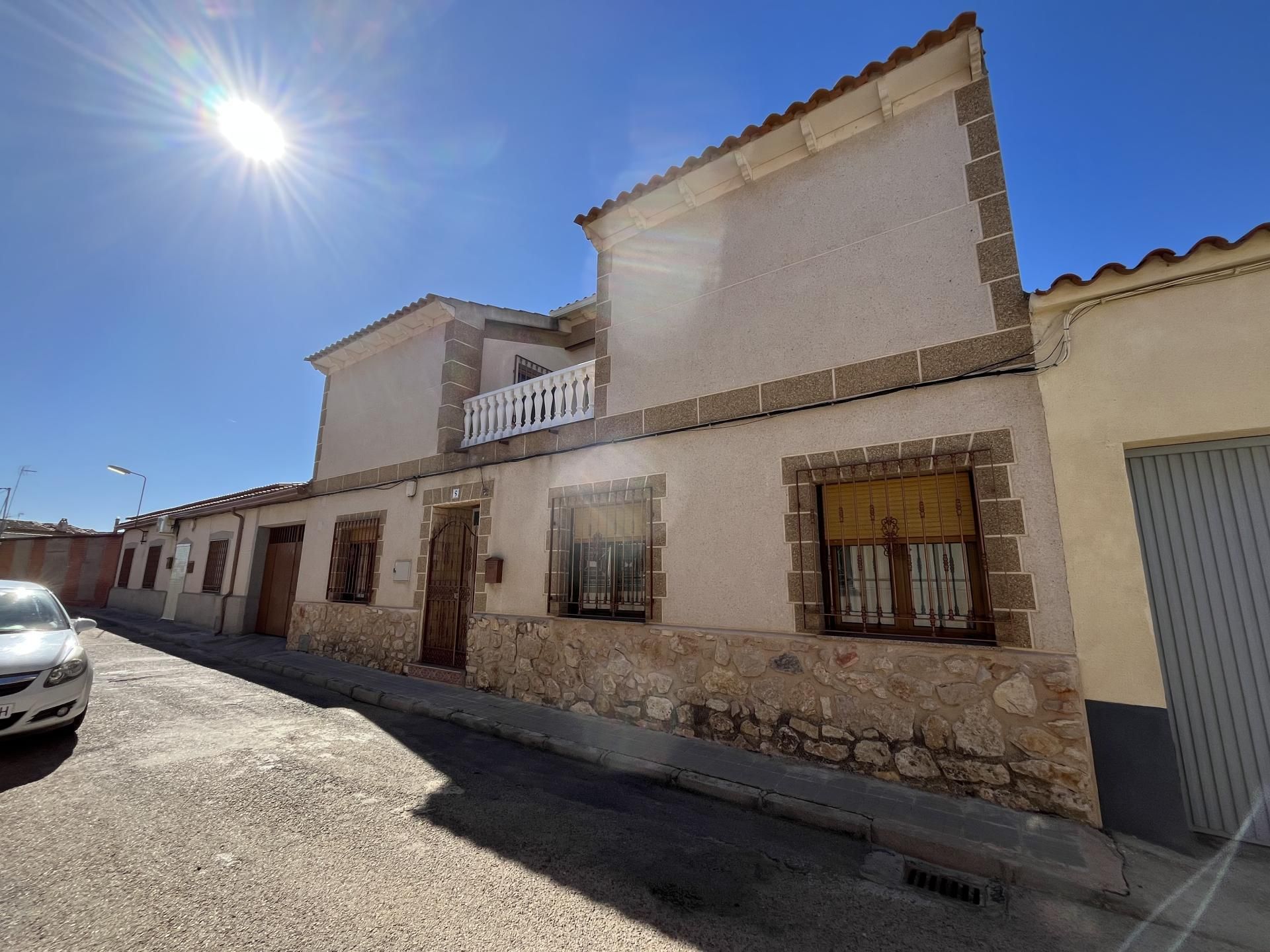 House or chalet for sale in Calle San Antonio, 5, Villacañas Exterior view of House or chalet for sale in Villacañas  with Air Conditioner, Terrace and Balcony