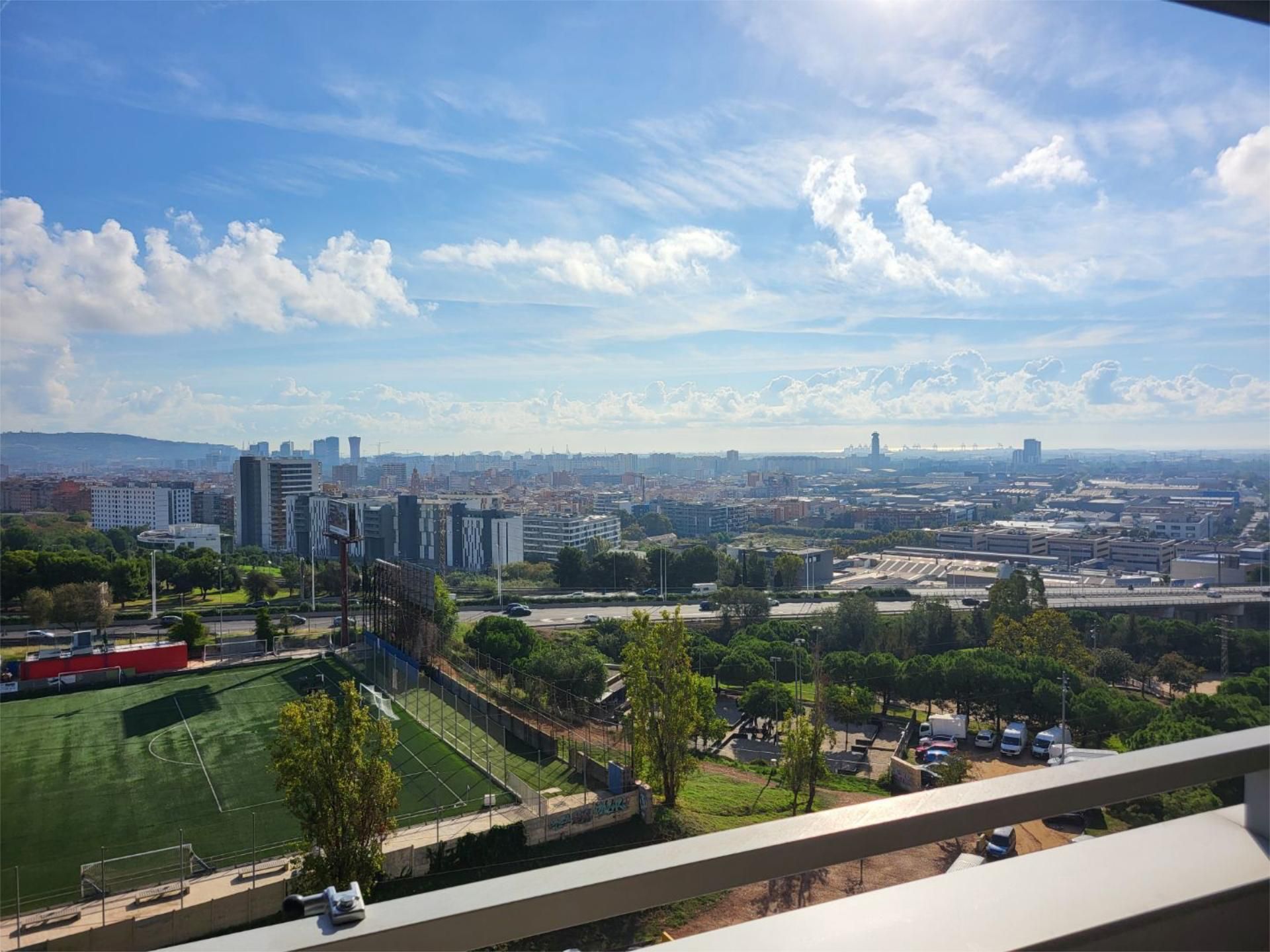 Exterior view of Flat for sale in Cornellà de Llobregat  with Air Conditioner and Terrace