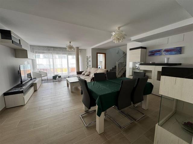 Piso en Venta en Calle Carlos Arniches, 10 en Carolinas Bajas