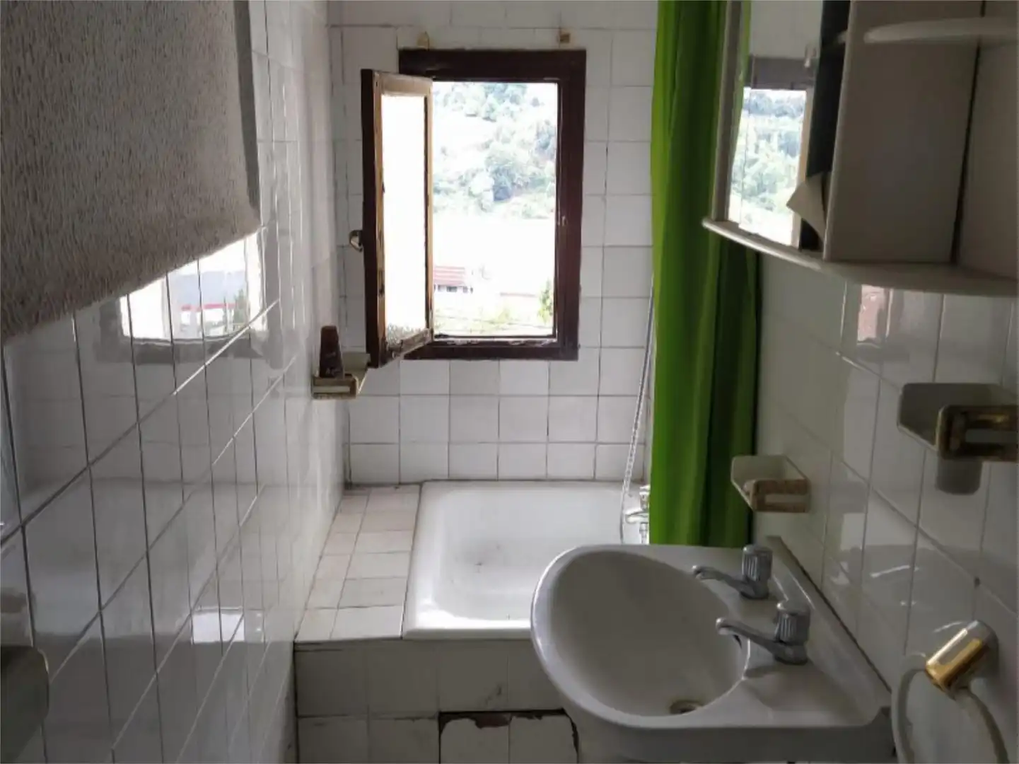 Piso en venta en Barrio Cuarteles de Arriba, 15, Aller Baño de Piso en venta en Aller con Jardín privado