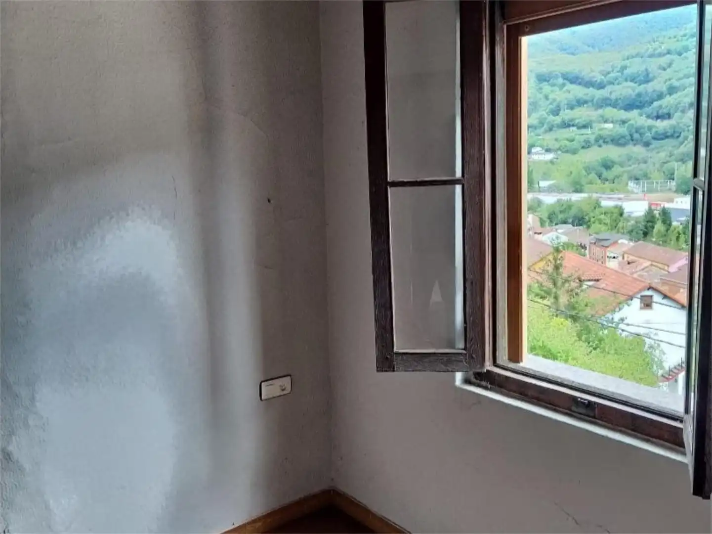 Piso en venta en Barrio Cuarteles de Arriba, 15, Aller Terraza de Piso en venta en Aller con Jardín privado