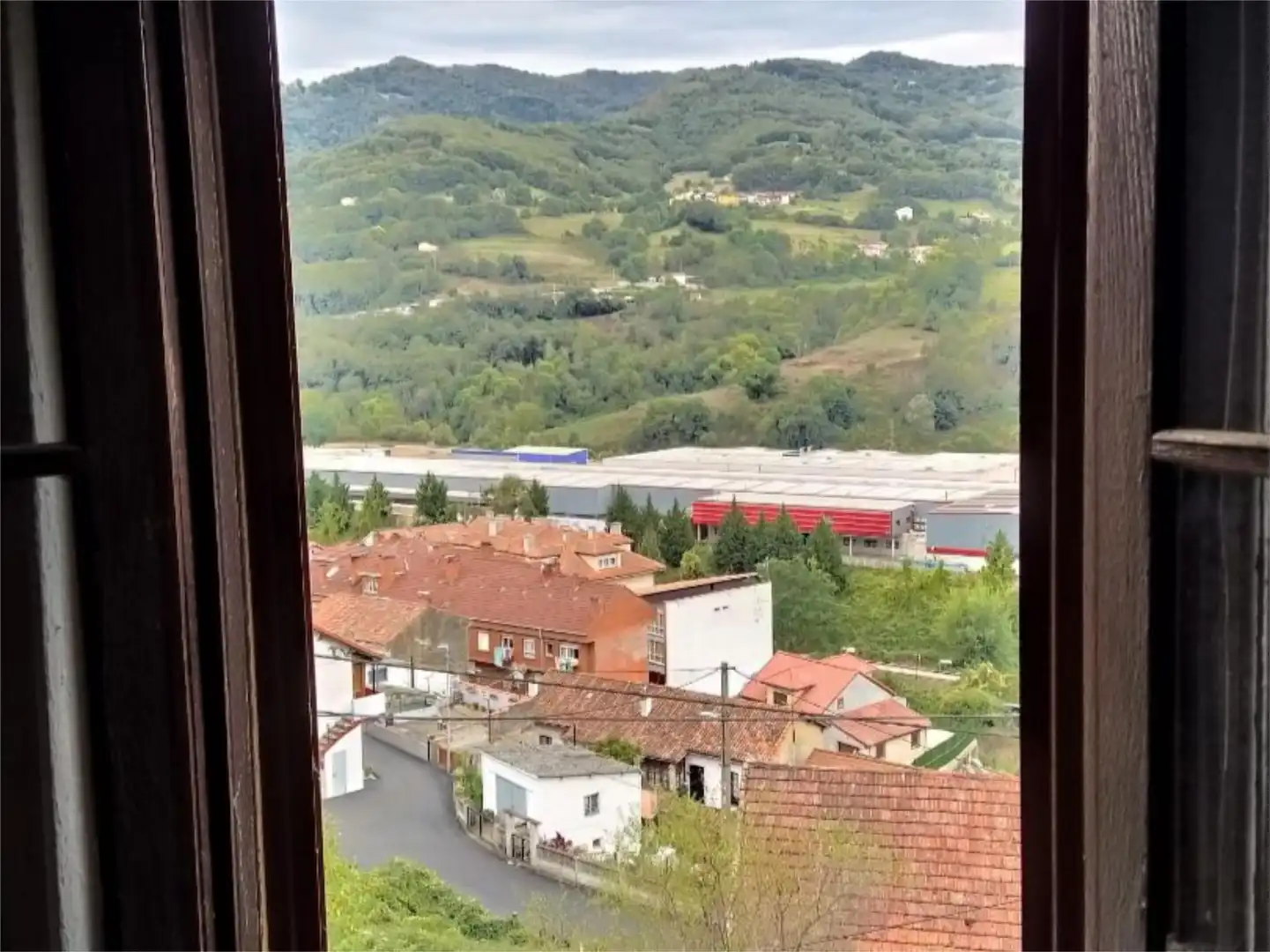 Piso en venta en Barrio Cuarteles de Arriba, 15, Aller Vista exterior de Piso en venta en Aller con Jardín privado