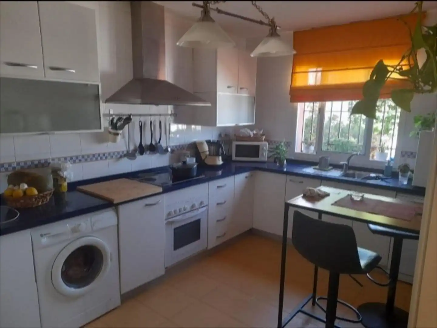 Casa o chalet en venta en Calle Emilia Pardo Bazan, 132, Huévar del Aljarafe Cocina de Casa o chalet en venta en Huévar del Aljarafe con Aire acondicionado, Terraza y Balcón