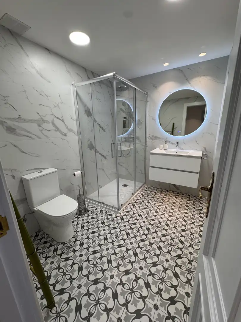 Baño de Piso de alquiler en Vilagarcía de Arousa con Calefacción y Amueblado