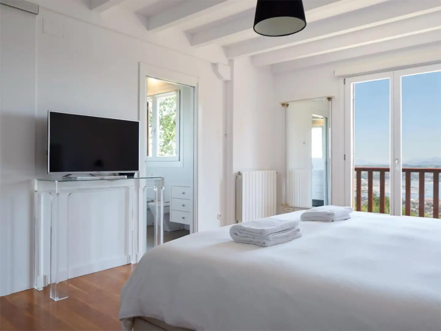 Flat for rent in Barrio Gornutz-Montaña, 9, Hondarribia Bedroom of Flat for rent in Hondarribia with Heating, Private garden and Parquet flooring