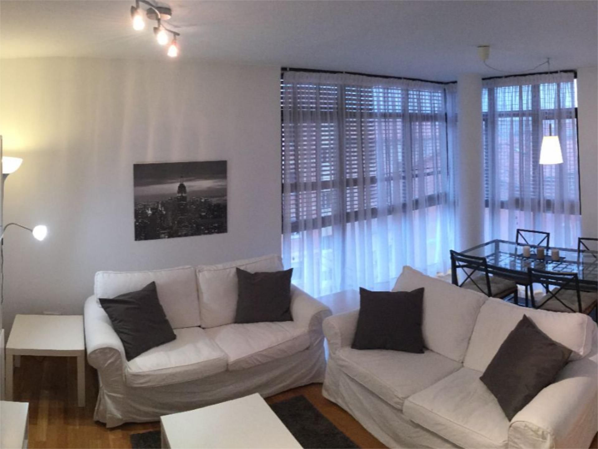 Sala de estar de Piso de alquiler en Santander con Calefacción, Parquet y Amueblado