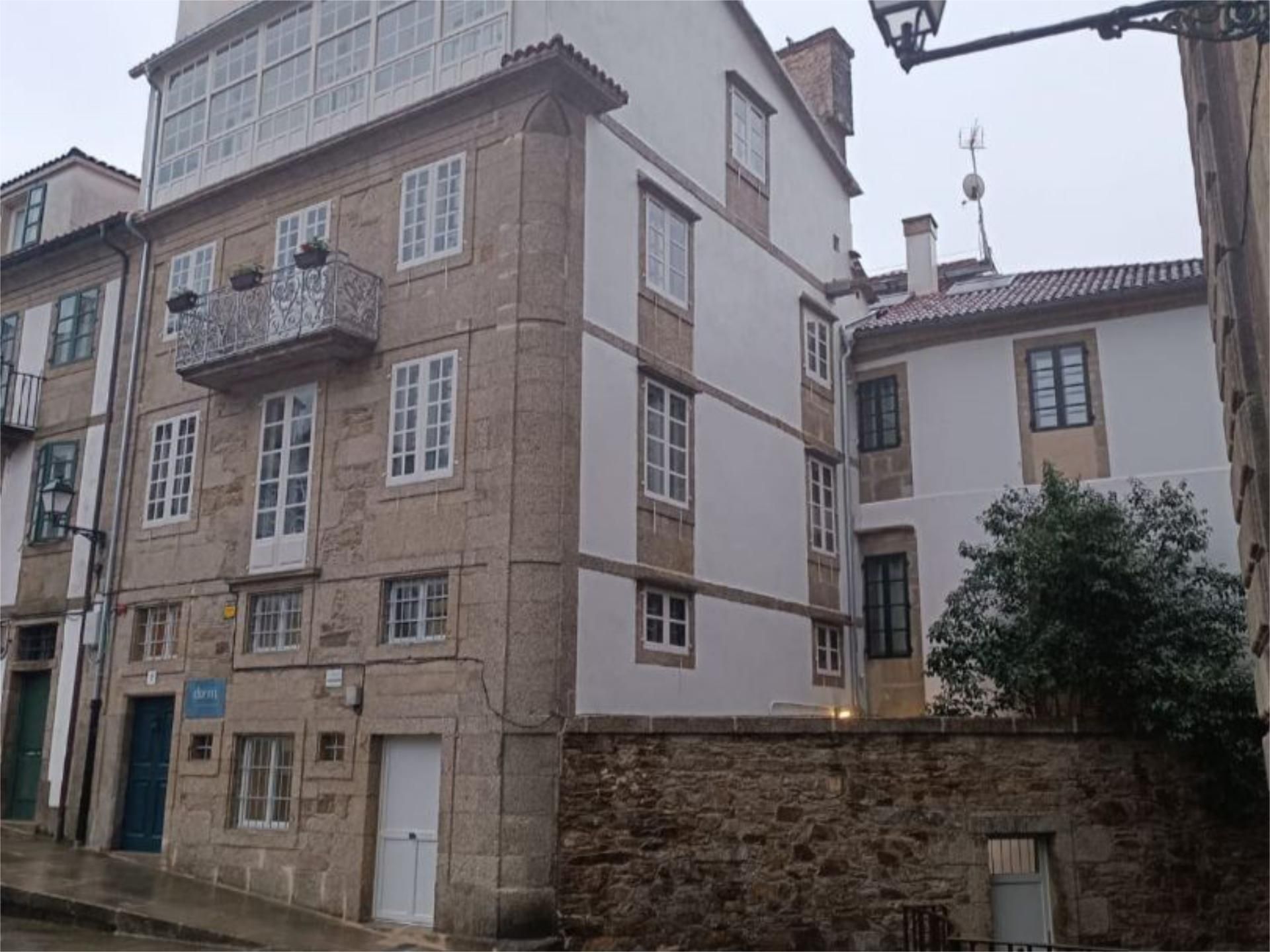 Vista exterior de Planta baixa per a compartir en Santiago de Compostela  amb Aire condicionat, Calefacció i Jardí privat