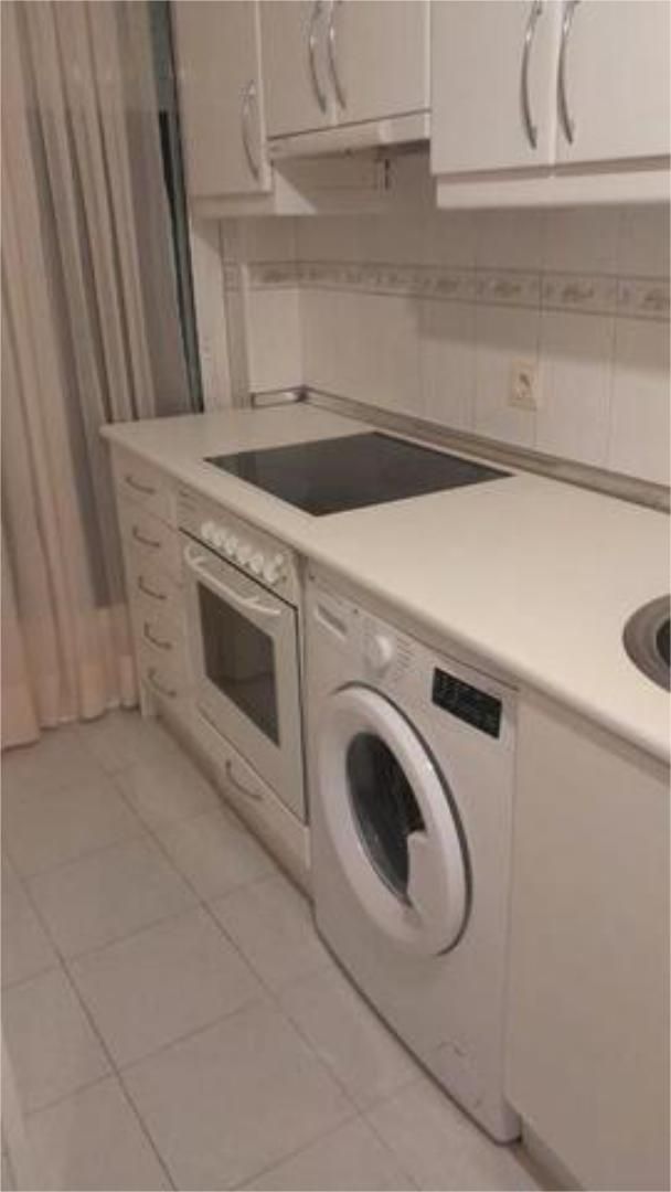 Cuina de Apartament de lloguer en Segovia Capital amb Calefacció, Terrassa i Moblat