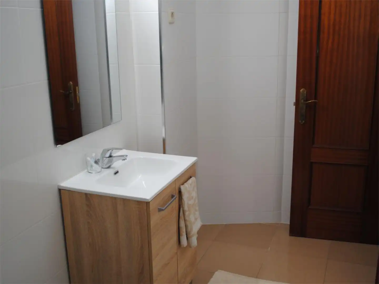 Ático en venta en Avenida de Los Cabreros, 4, Madrigal de la Vera Baño de Ático en venta en Madrigal de la Vera con Aire acondicionado y Balcón