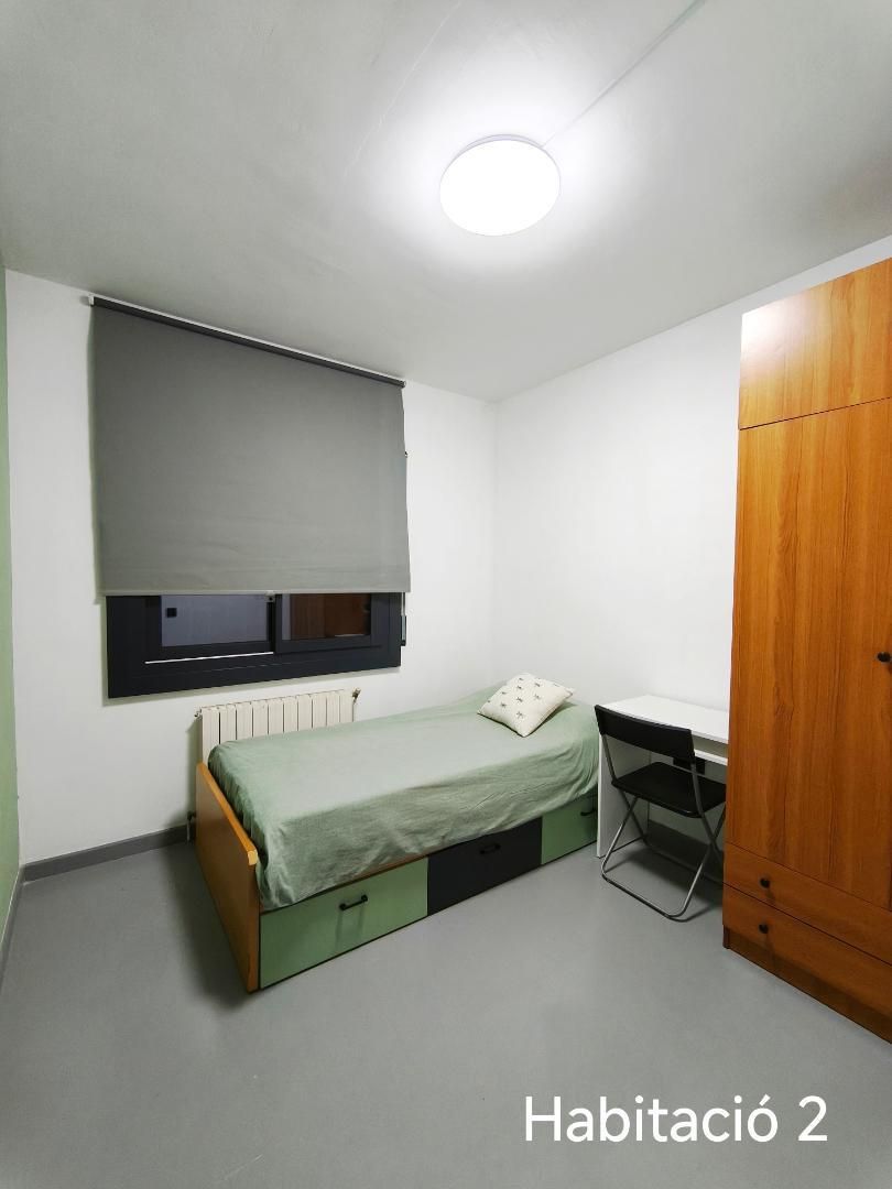 Dormitori de Pis per a compartir en Parets del Vallès amb Aire condicionat, Calefacció i Moblat