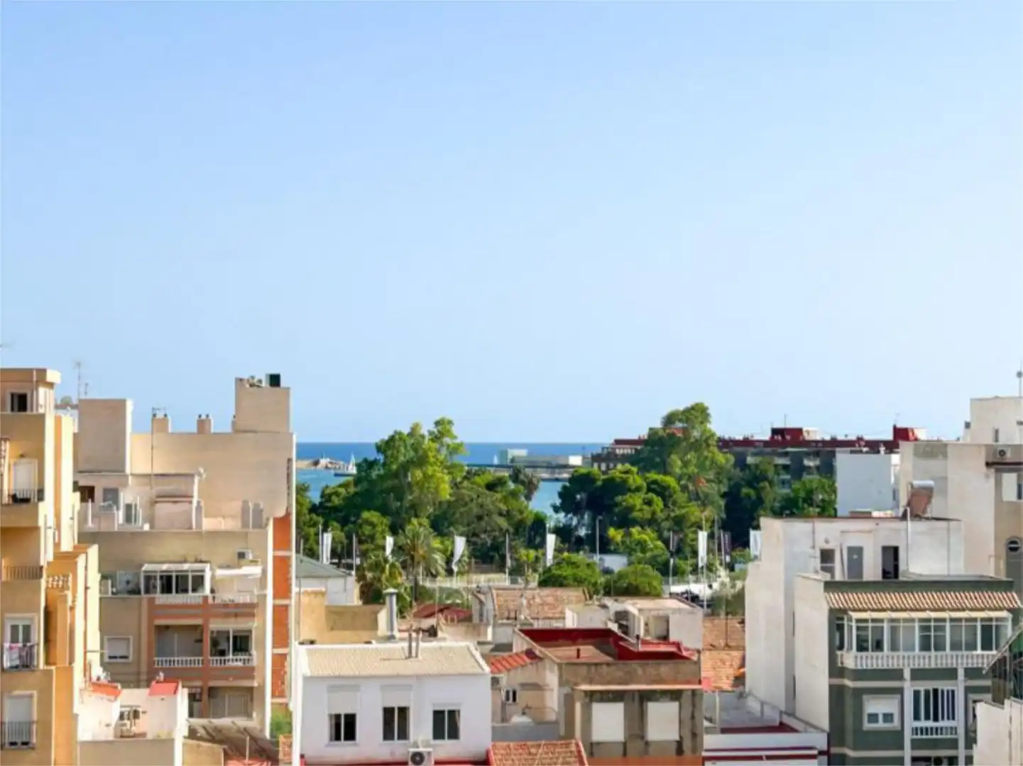 Ático en venta en Avenida Diego Ramírez Pastor, 15, Avenida Habaneras - Curva de Palangre Vista exterior de Ático en venta en Torrevieja con Aire acondicionado, Terraza y Balcón