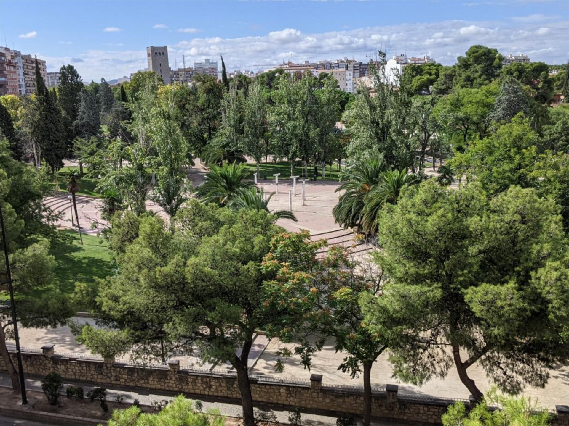 Vista exterior de Pis de lloguer en  Zaragoza Capital amb Moblat