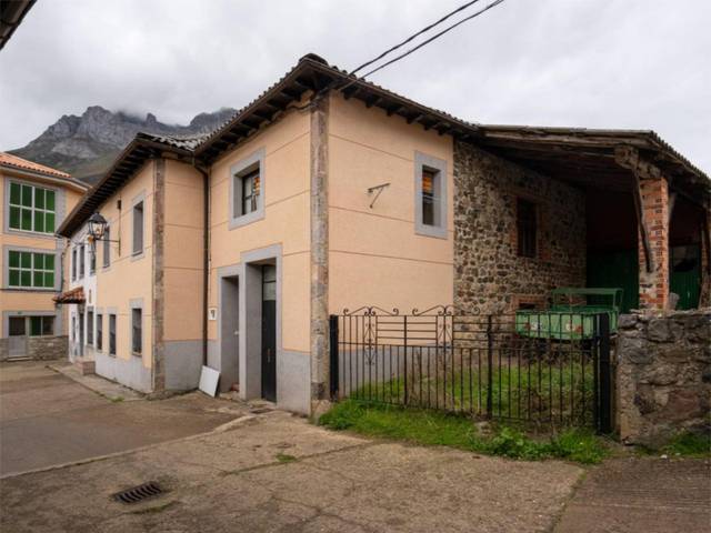 Casa adosada en Venta en Calle del General Mola, 32 en Posada de Valdeón