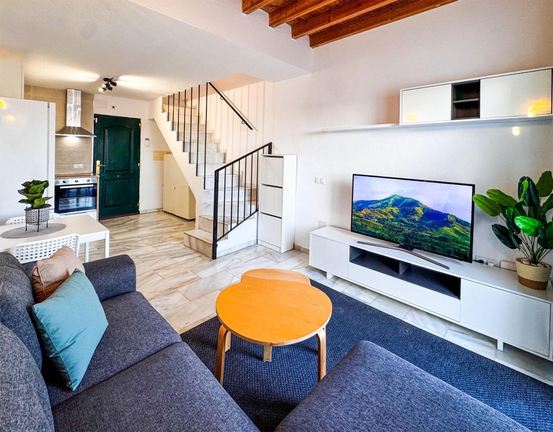 Living room of Attic to rent in Estepona  with Air Conditioner, Terrace and Swimming Pool