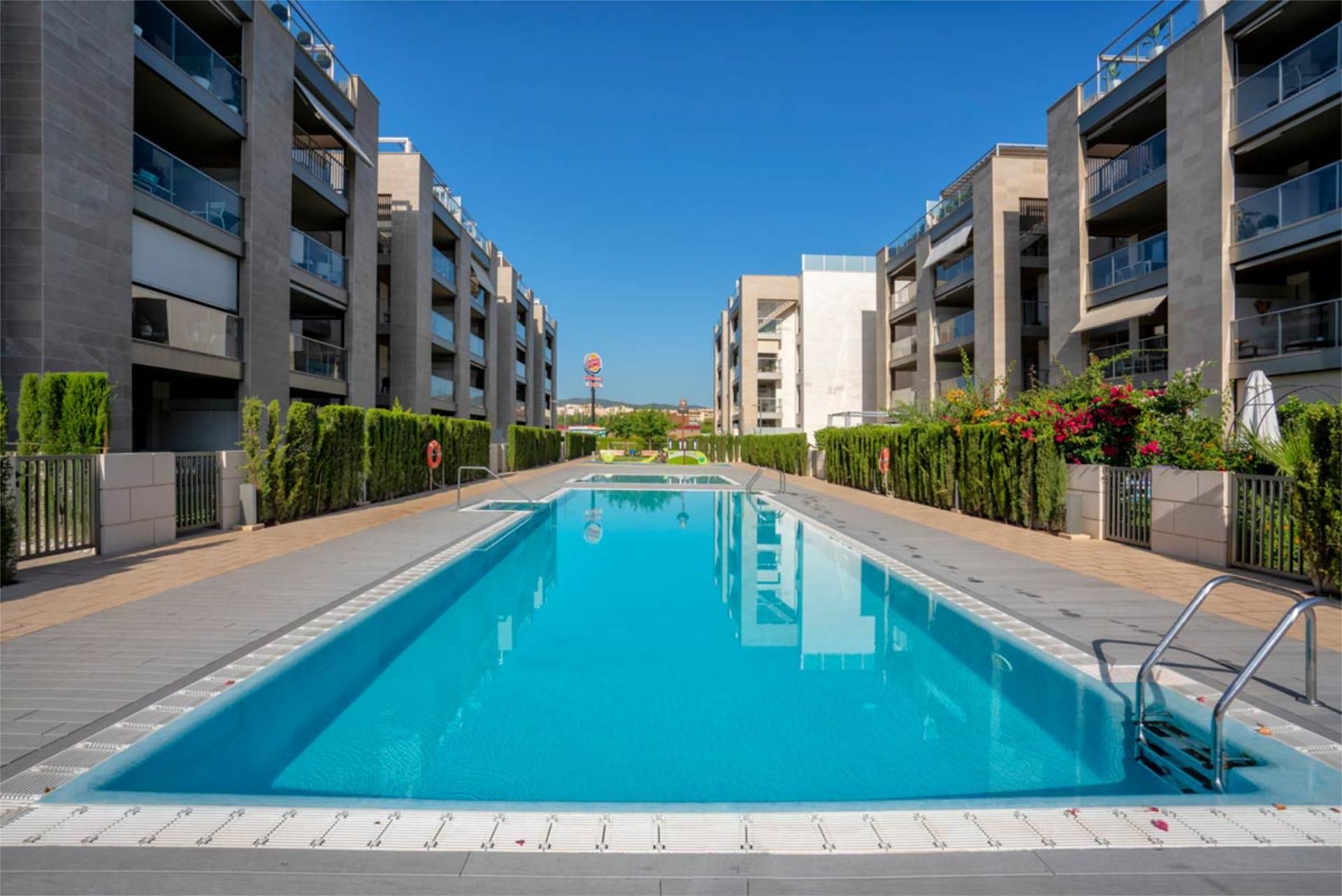 Swimming pool of Flat for sale in  Palma de Mallorca  with Air Conditioner, Heating and Private garden