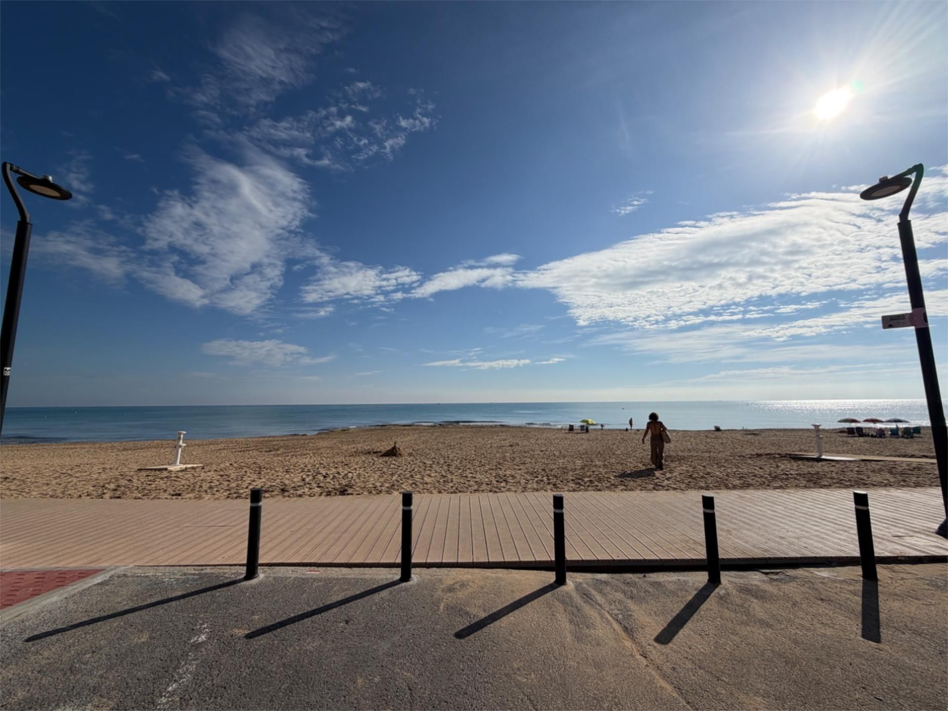 Vista exterior de Pis en venda en Torrevieja amb Aire condicionat, Terrassa i Balcó