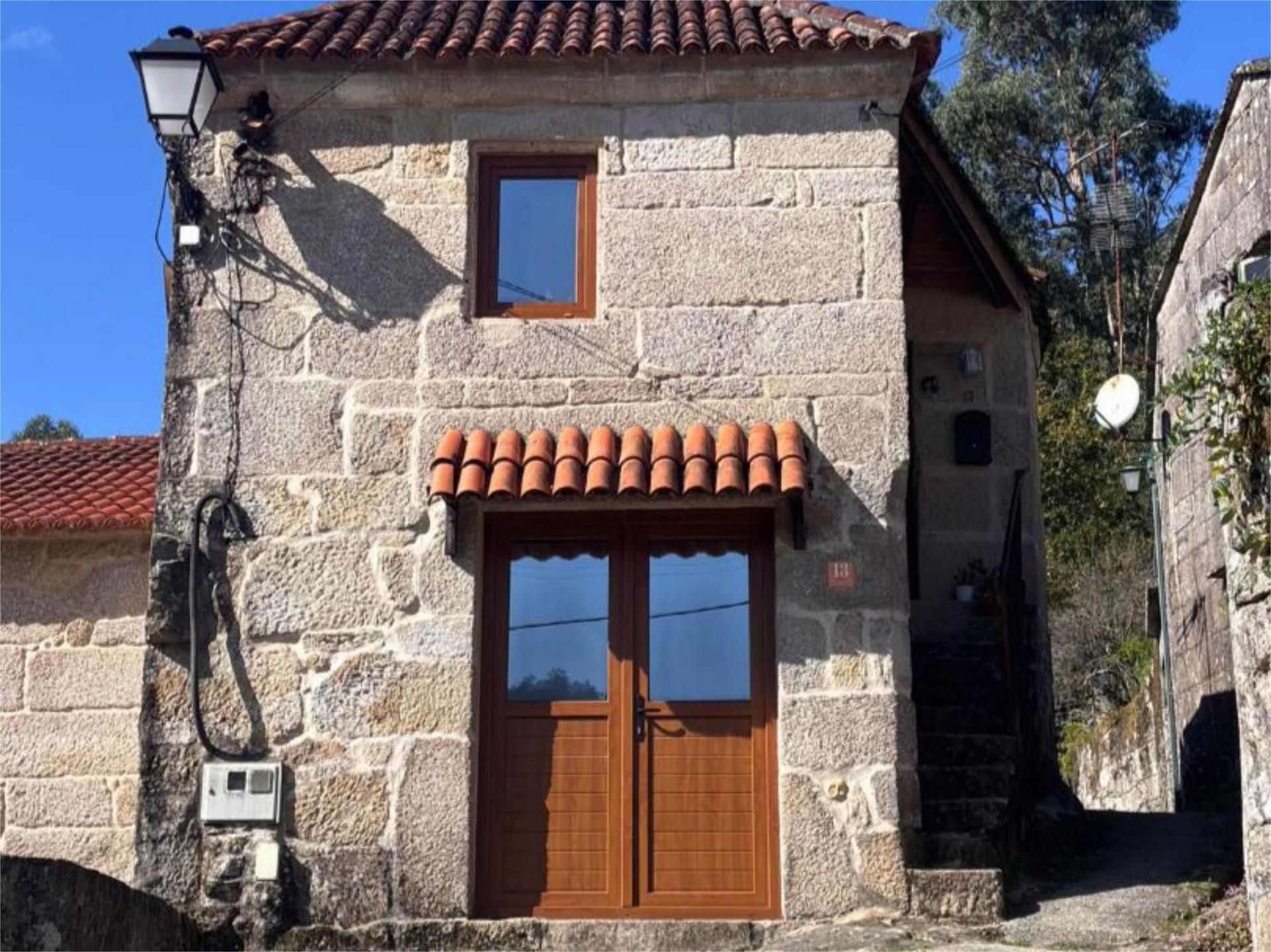 Vista exterior de Pis en venda en Ponte Caldelas amb Calefacció, Jardí privat i Parquet