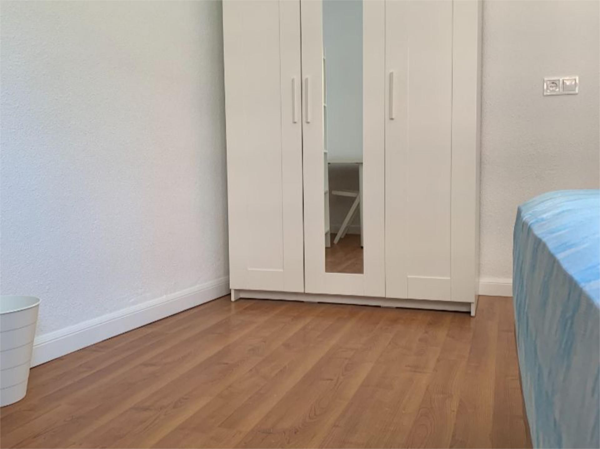 Bedroom of Flat to share in Guadalajara Capital  with Heating, Parquet flooring and Furnished