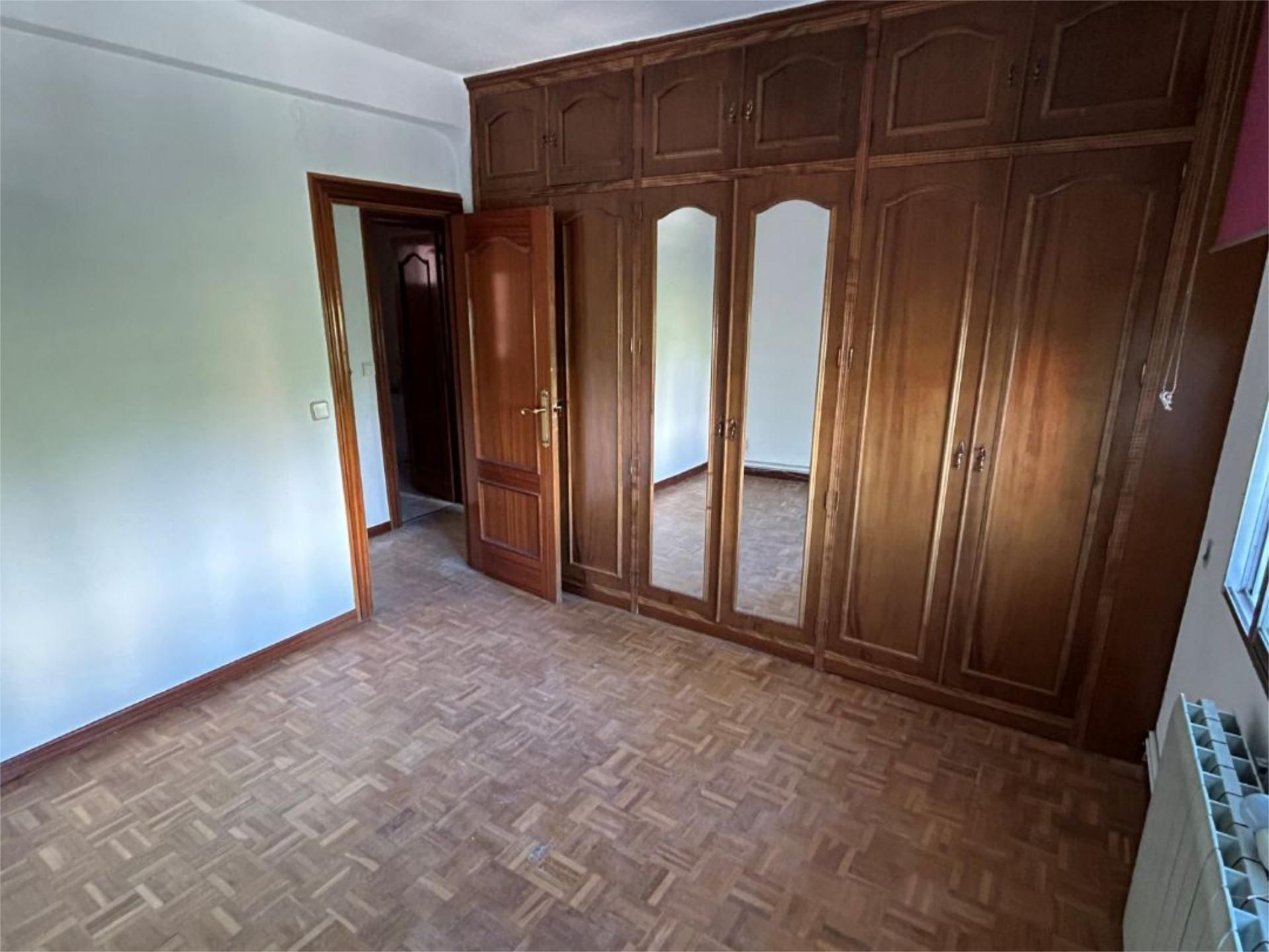 Dormitori de Pis de lloguer en  Madrid Capital amb Calefacció, Parquet i Piscina